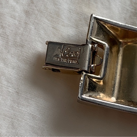 Vintage Coro Pegasus wide gold tone link bracelet - Picture 4 of 5